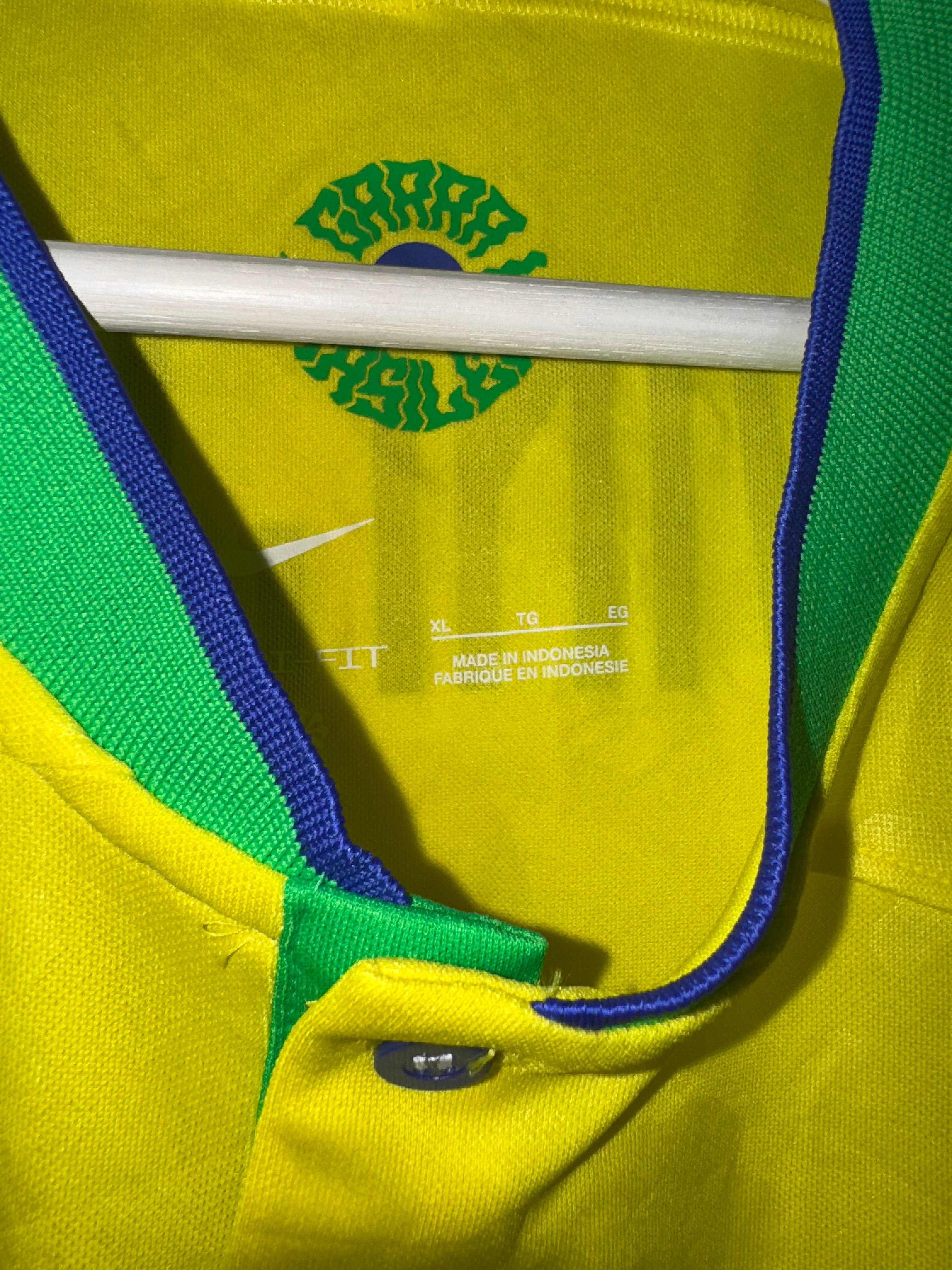 Brazil 2022/23 Home Football Shirt *VINI JR* XL