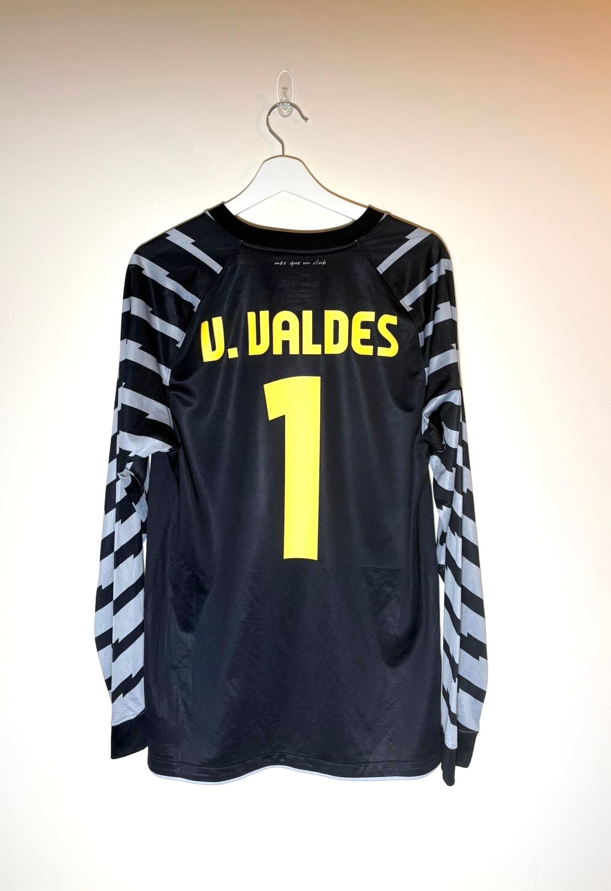 FC Barcelona 2010/11 Goalkeeper Shirt *V.VALDES* Medium (8/10)