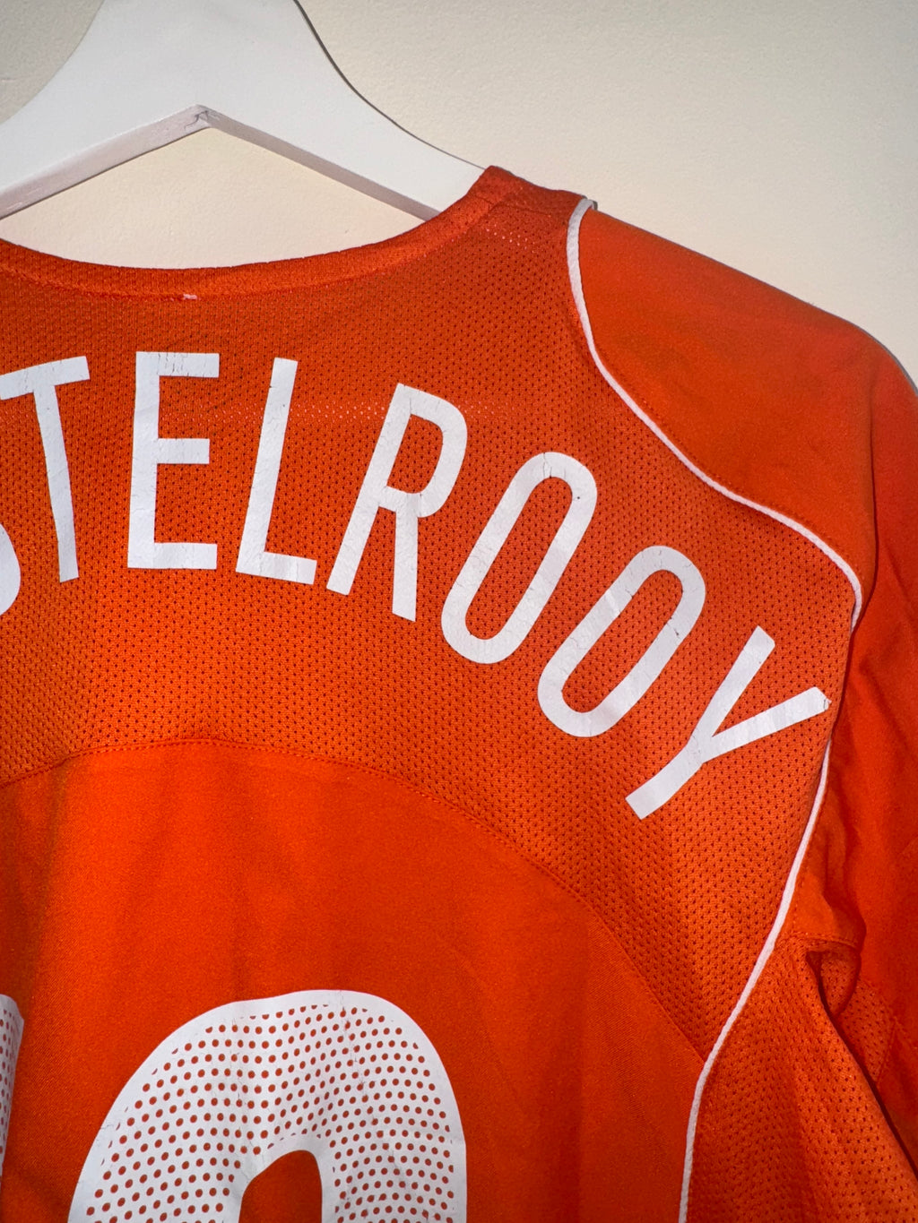 Netherlands 2004 Home Shirt *VAN NISTELROOY* M