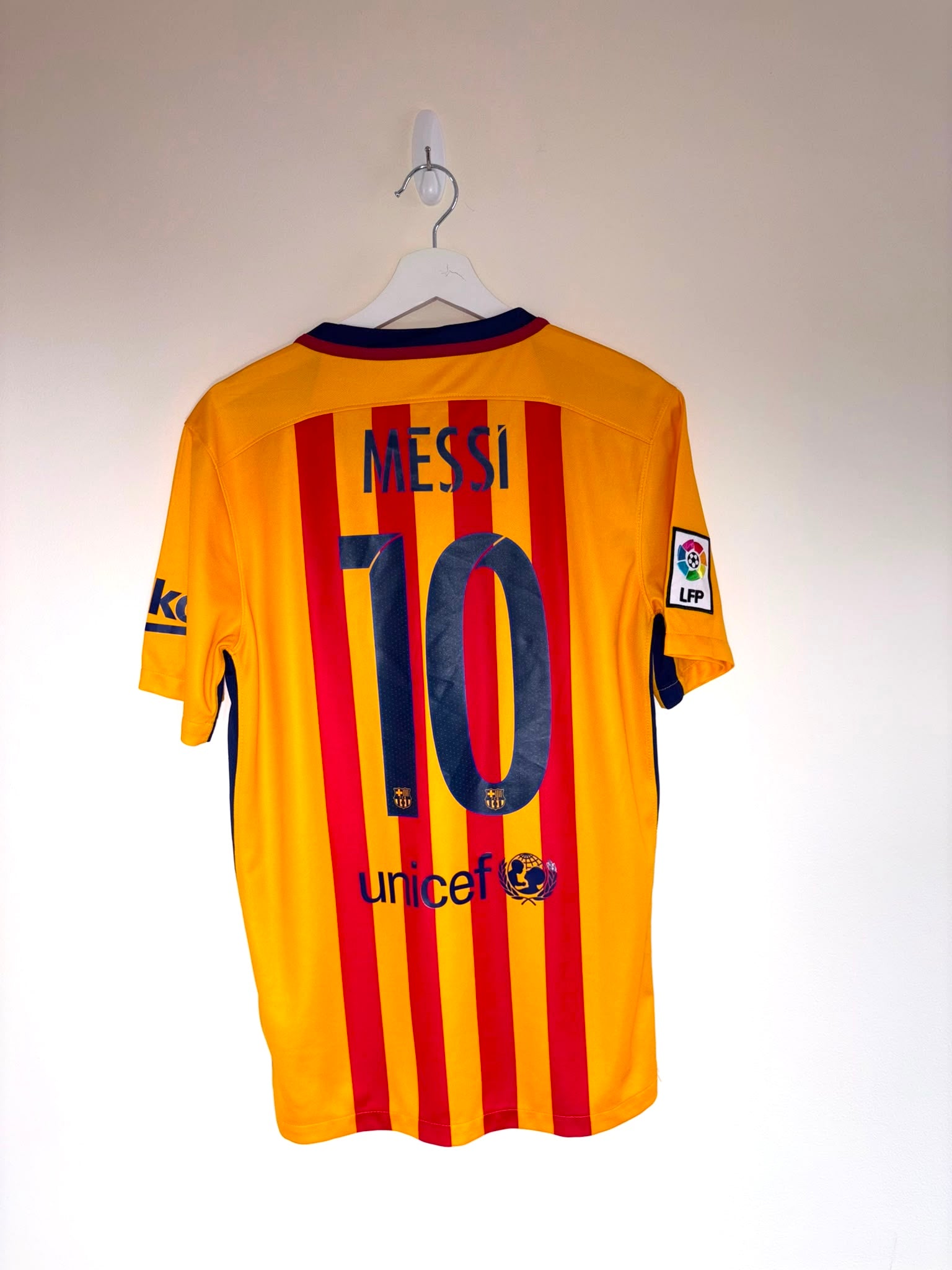 FC Barcelona 2015/16 Away Shirt S (8/10)