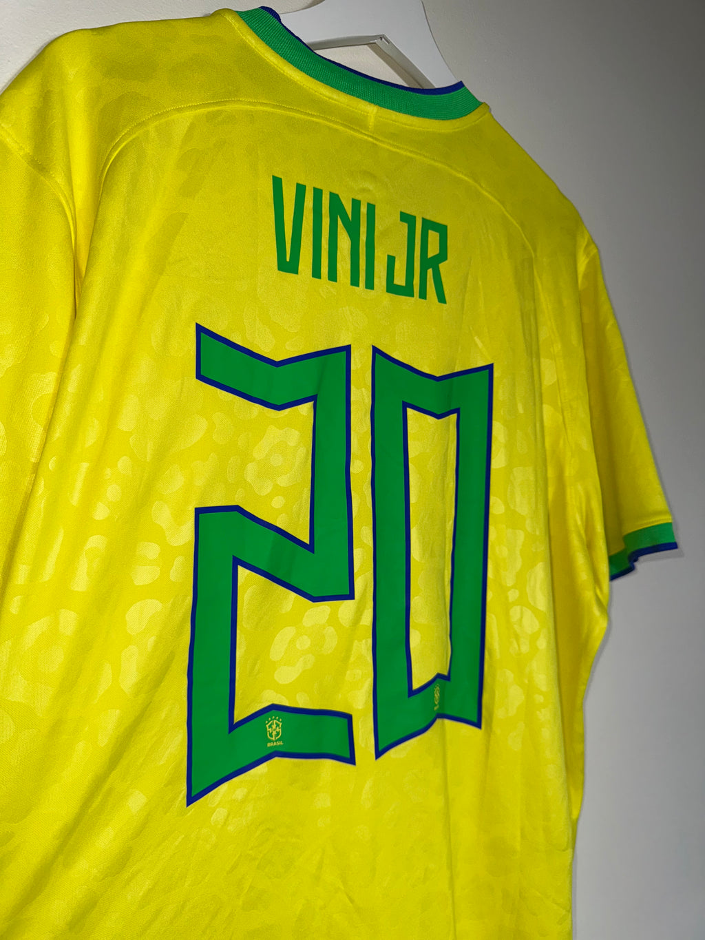 Brazil 2022/23 Home Football Shirt *VINI JR* XL