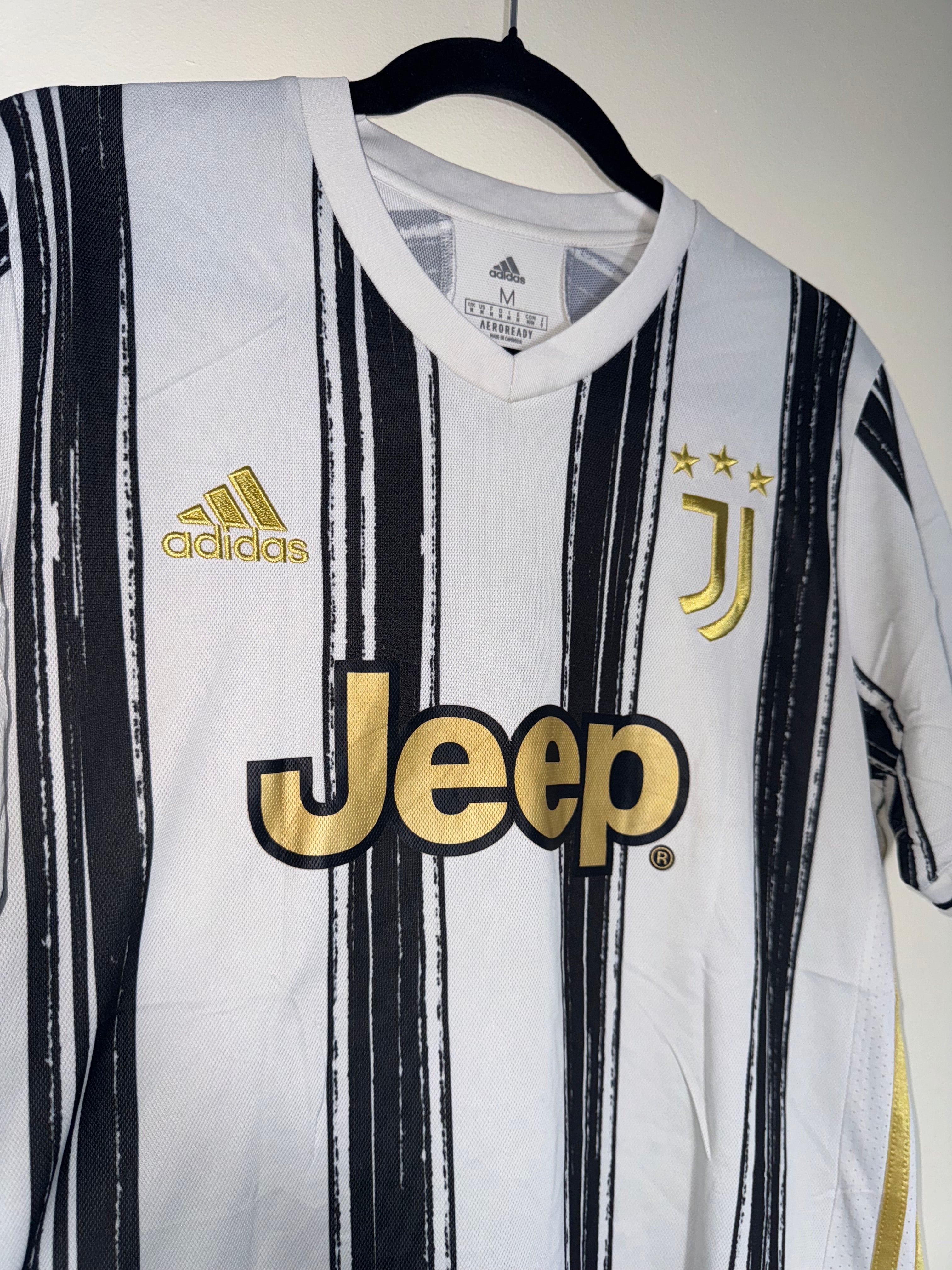 Juventus 2021/22 Home Shirt *RONALDO* M
